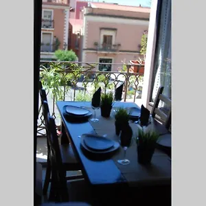 casa-girolamo-in-piazza-duomo.taorminaitalyhotels.com/