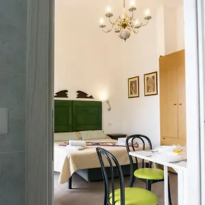 casa-di-nonna-peppina.taorminaitalyhotels.com/